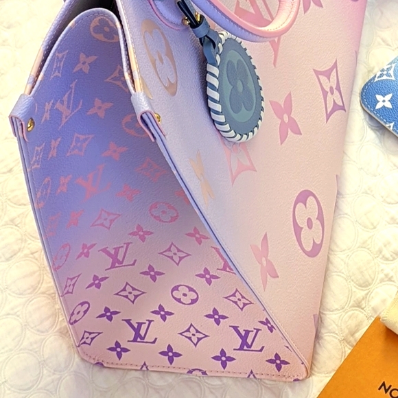 Louis Vuitton OnTheGo GM in LIMITED EDITION Sunrise Pastel NEW in Gift Box - Picture 11 of 16